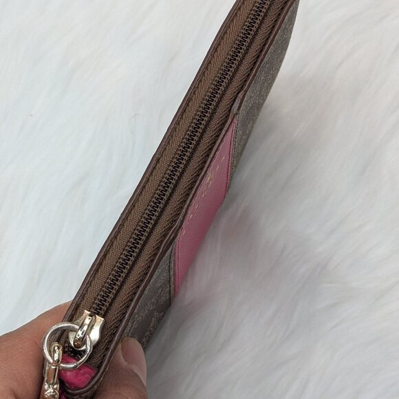 COACH Corner Zip Wristlet In Signature Canvas Khaki / Dahlia - Picture 8 of 10
